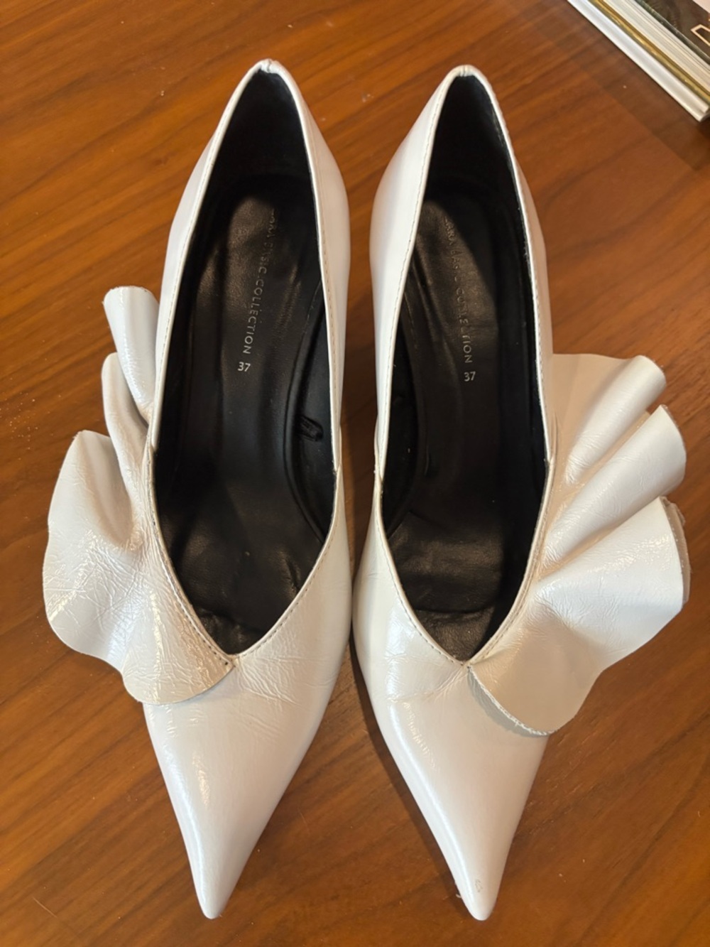 Zara White Pointed-Toe Pumps with Sculpted Fan Detail